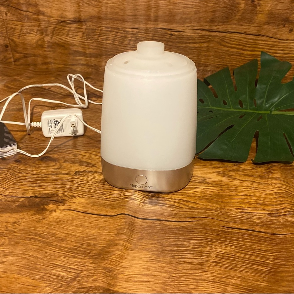 White & silver Sparoom humidifier oil diffuser